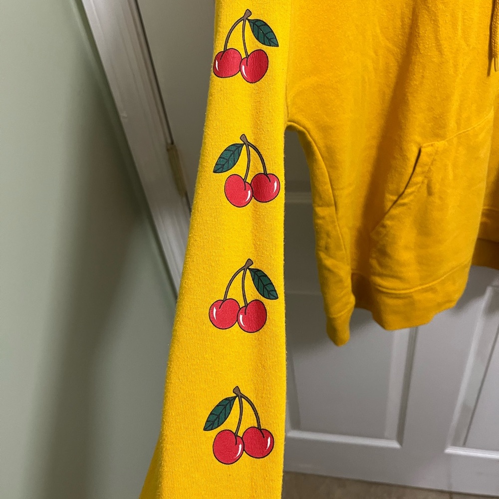 Mustard sweatshirt